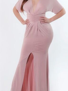 Elegant Blush V-Neck Maxi Dress with Front Slit